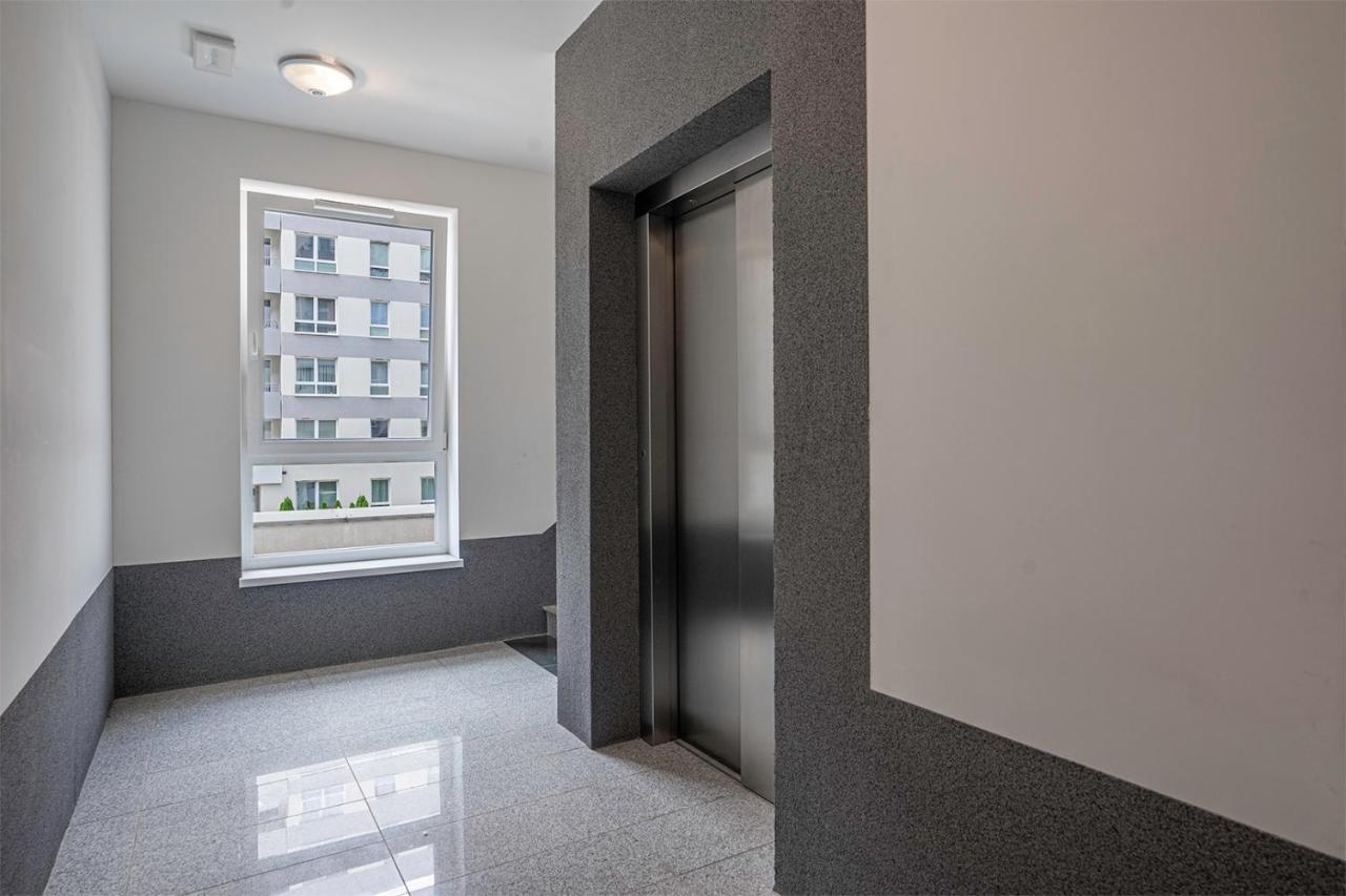 Lotnisko Chopina Modern Apartment Warschau Buitenkant foto