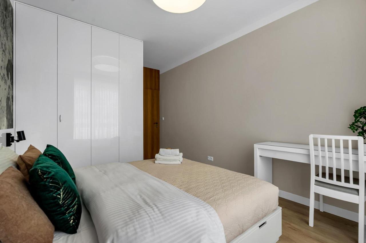 Lotnisko Chopina Modern Apartment Warschau Buitenkant foto